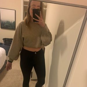 NWOT Entro bell sleeve crop size L